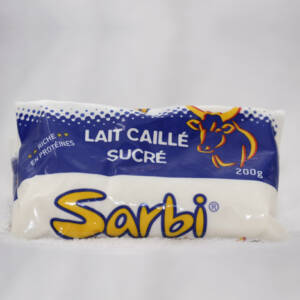 Sachet 200g de lait caillé nature sucré Sarbi fabriqué par Milkoa produits laitiers au Sénégal